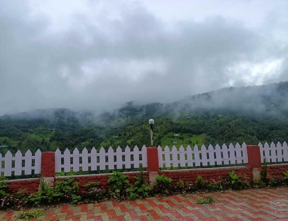Vanprastha Resorts Dwarahat Bagian luar foto